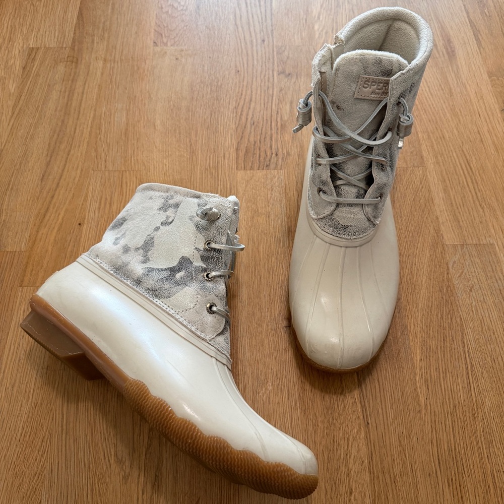 Sperry Saltwater 10 Fleece Lined Duck Boots in Ivory Metallic Camo STS86696